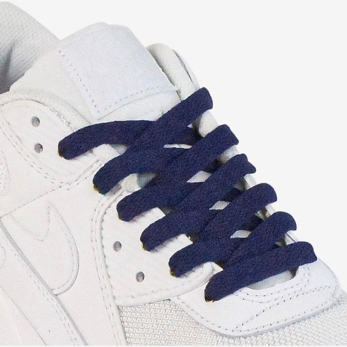 shoelace-patterns-on-womens-sneaker-using-dark-blue-laces