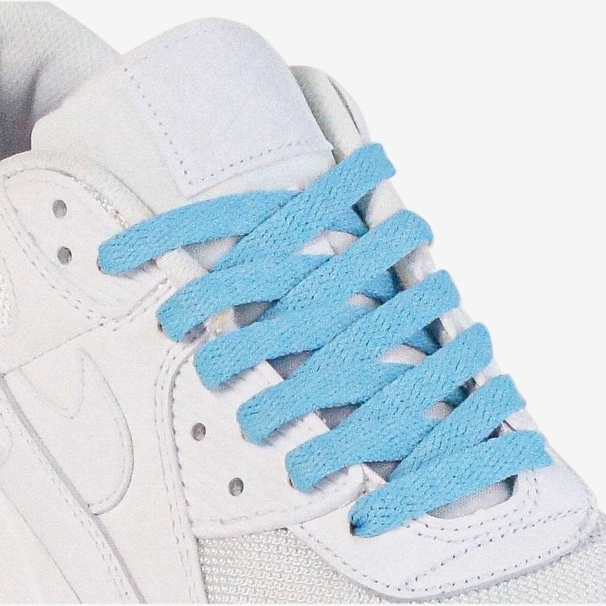 shoelace-patterns-on-womens-sneaker-using-pastel-blue-laces