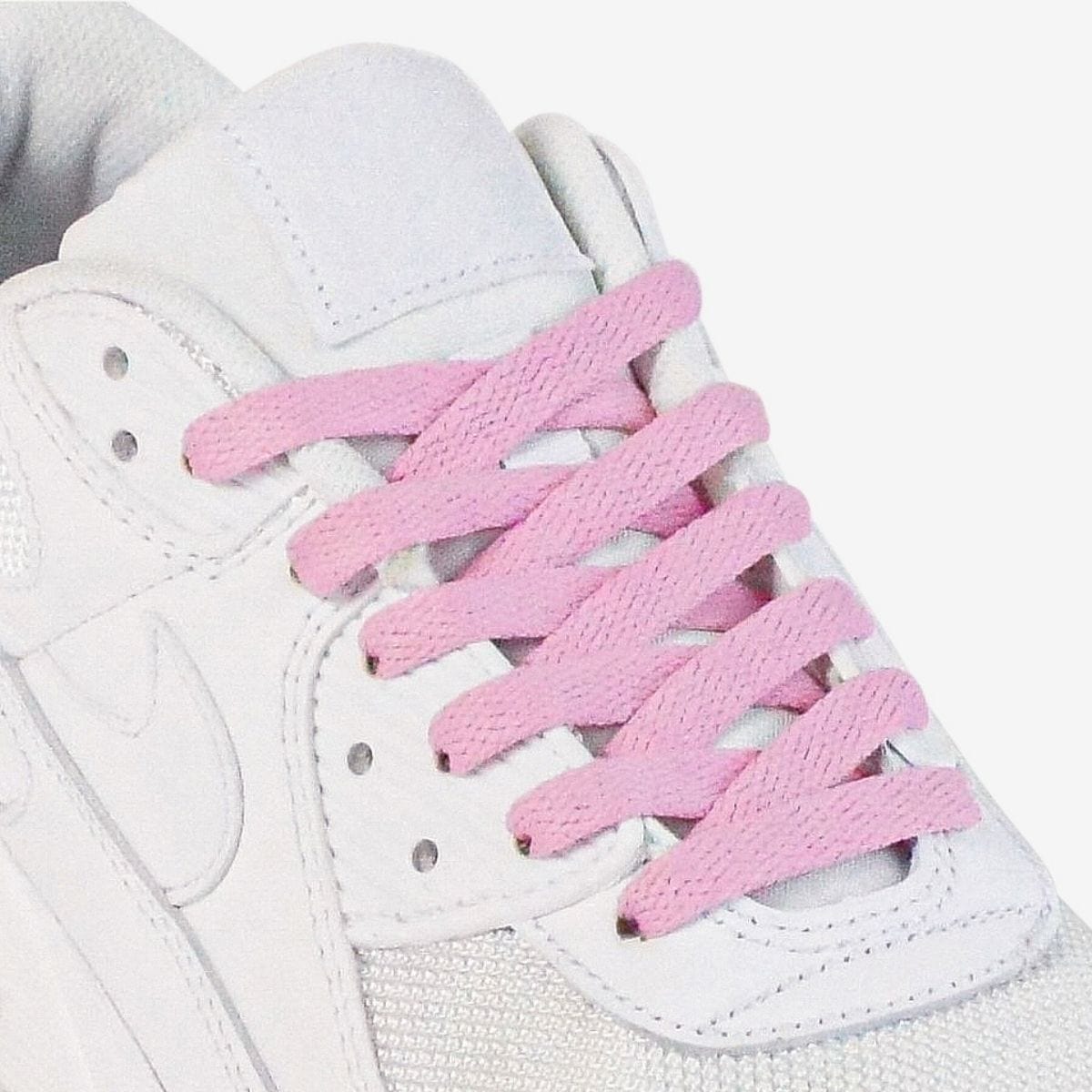 shoelace-patterns-on-womens-sneaker-using-pink-laces