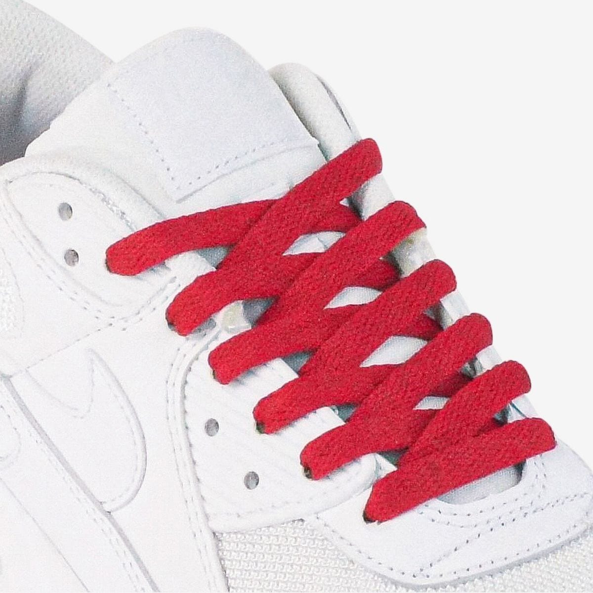 shoelace-patterns-on-womens-sneaker-using-red-laces