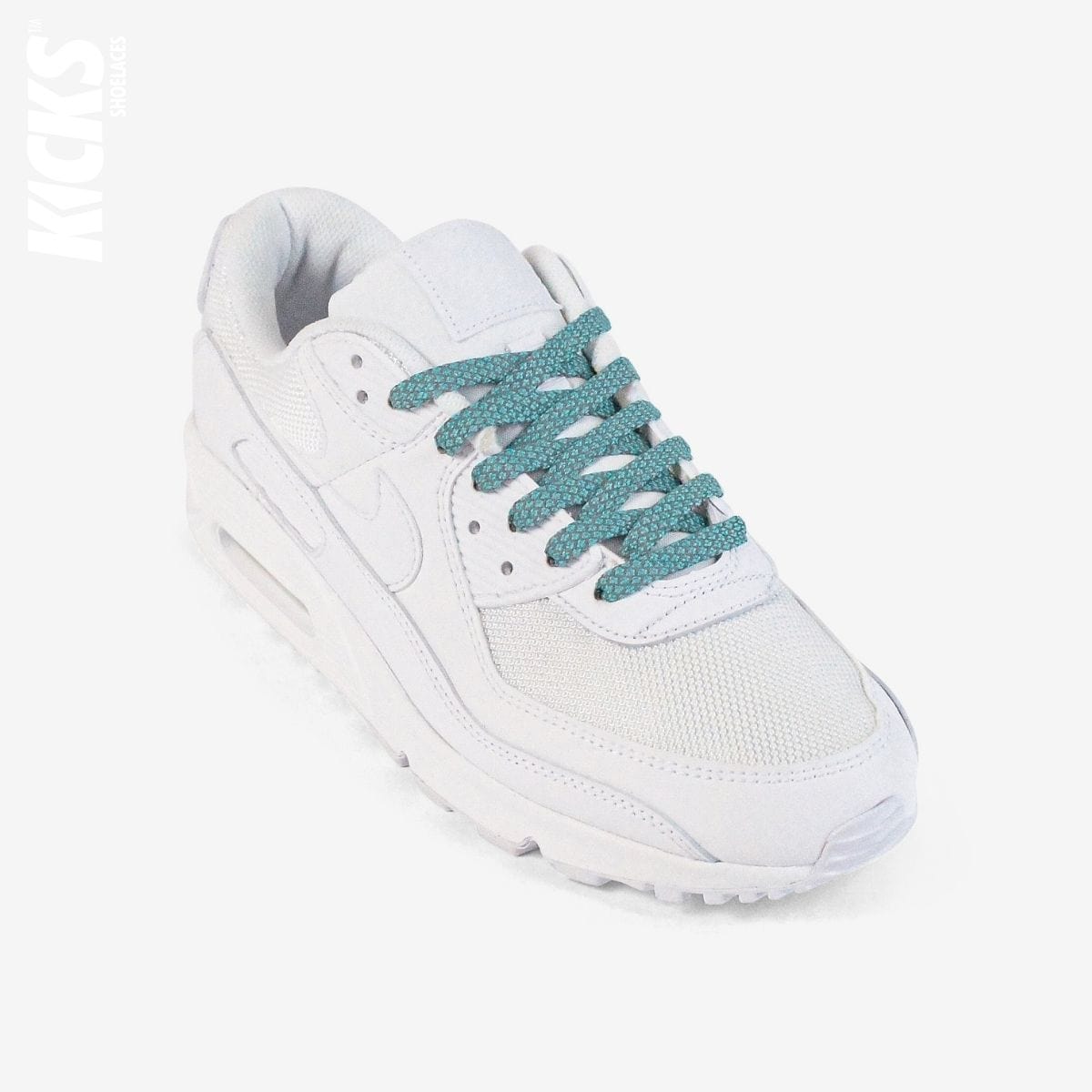 turquoise-reflective-colored-shoelaces-on-white-sneakers